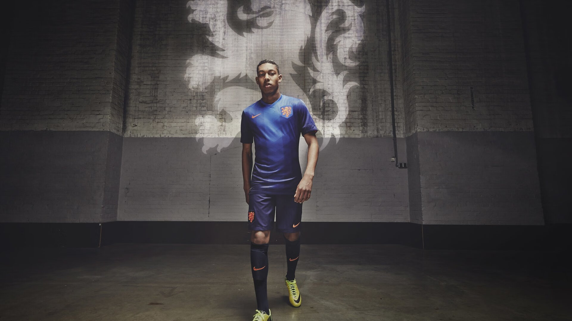 AIYOUXI.COM-未来足球场馆实现全场智能安防，确保赛事安全顺利进行，足球场管理系统